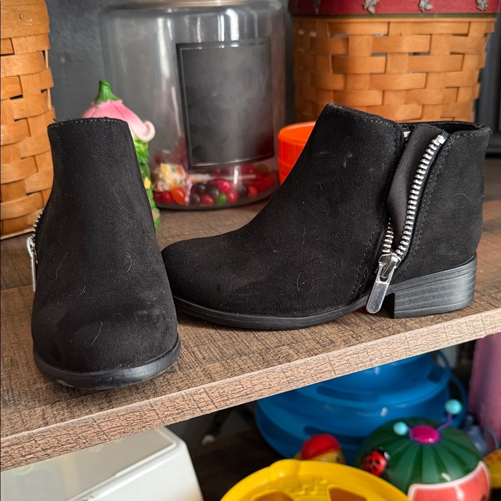 NWOT size 9 toddler boots